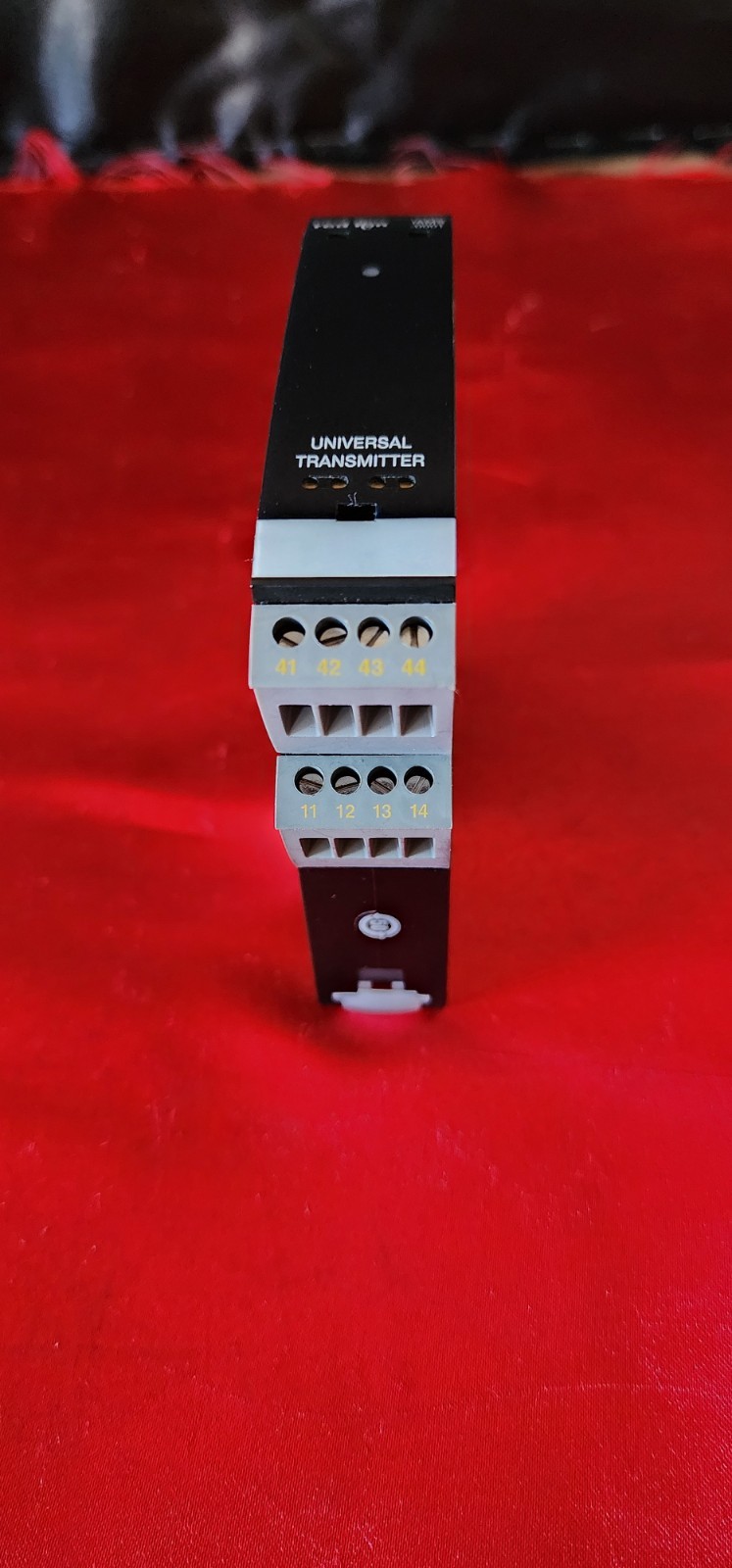 Red Lion IAMS-0001 Universal Transmitter / Signal Conditioner and Converter