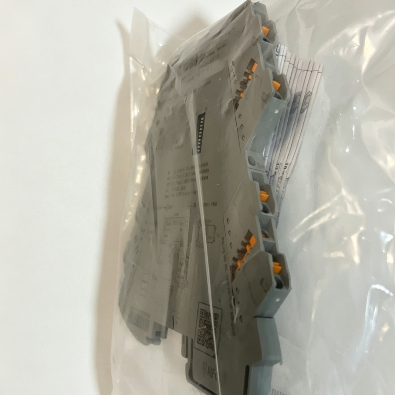 Brand New PHOENIX CONTACT MINI MCR-2-UNI-UI-2UI-PT 2905028 Isolator