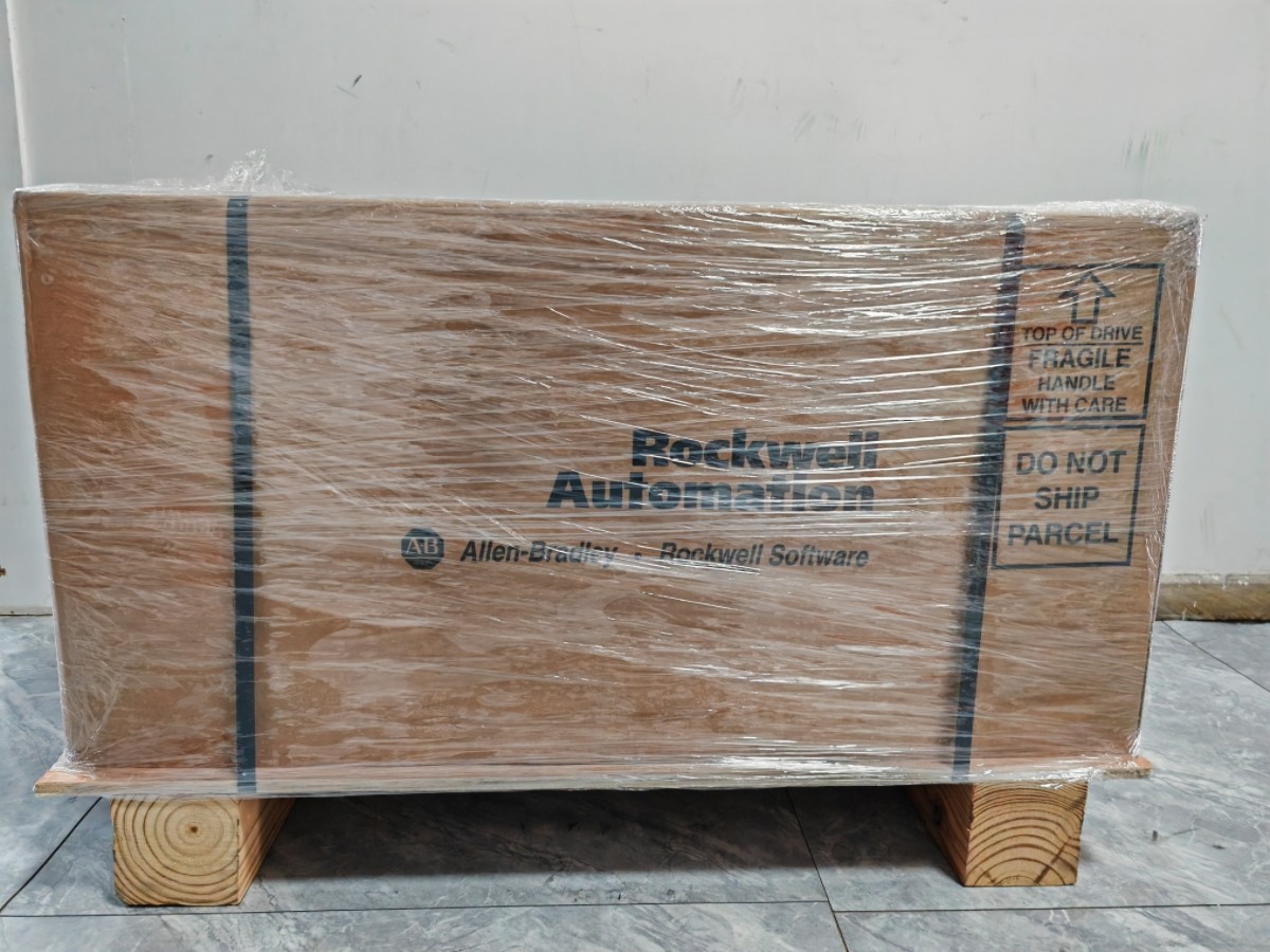 NEW Allen-Bradley 1756-EN2T Ethernet Interface Module