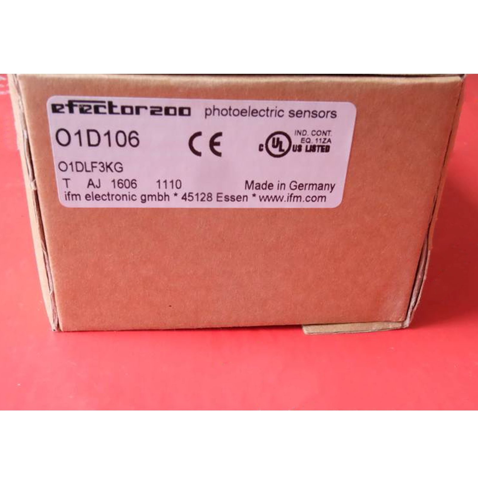 1PCS New IFM O1D106 Laser Distance Sensor In Box Free Shipping