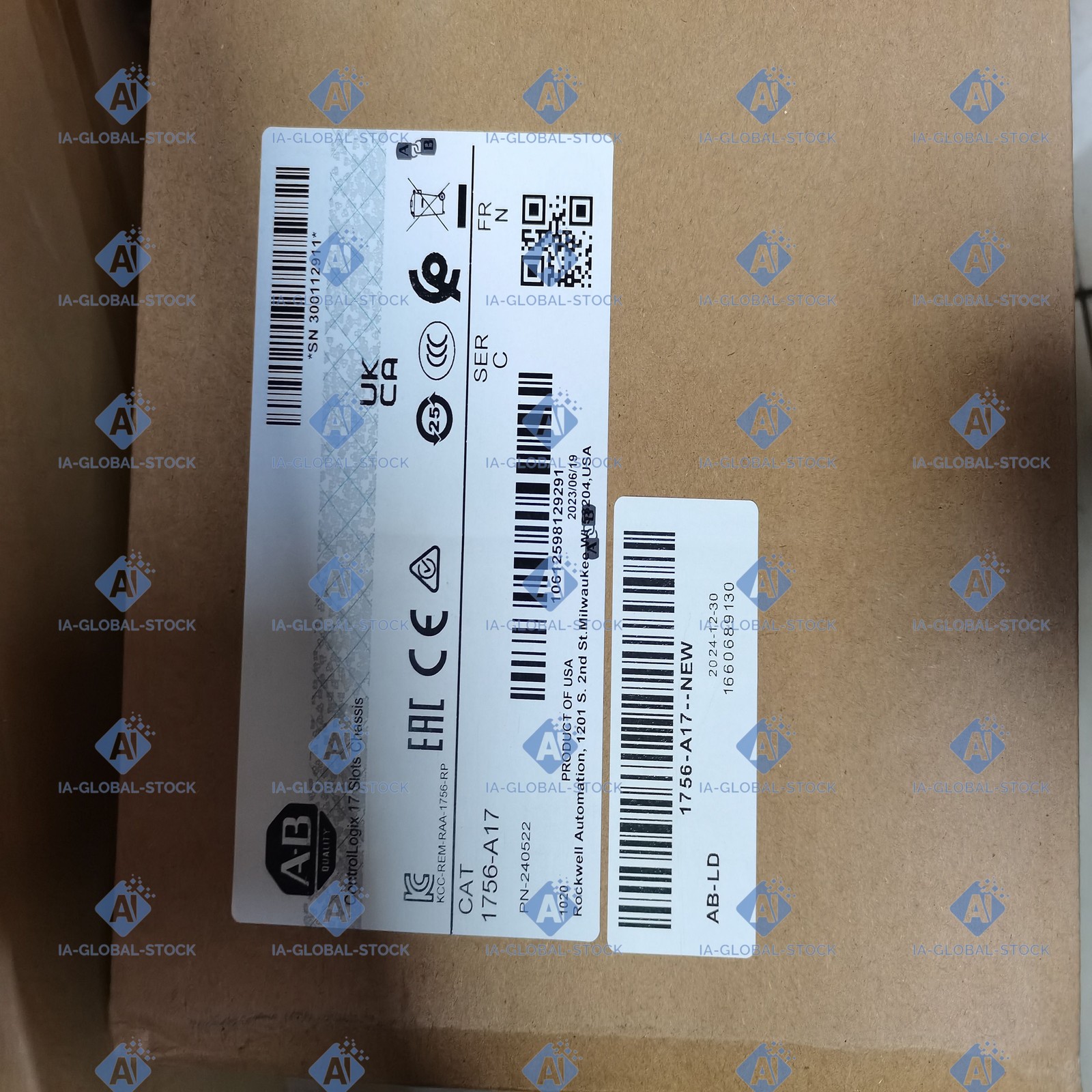 Free Shipping One unit Brand NEW Allen-Bradley 1756-A17 High Quality