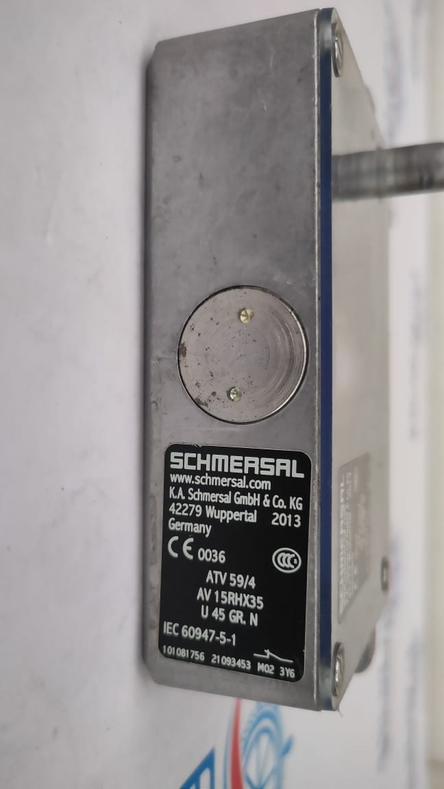 SCHMERSAL ATV 59/4 Door Locking System AV 15RHX35 U 45 GRAD N