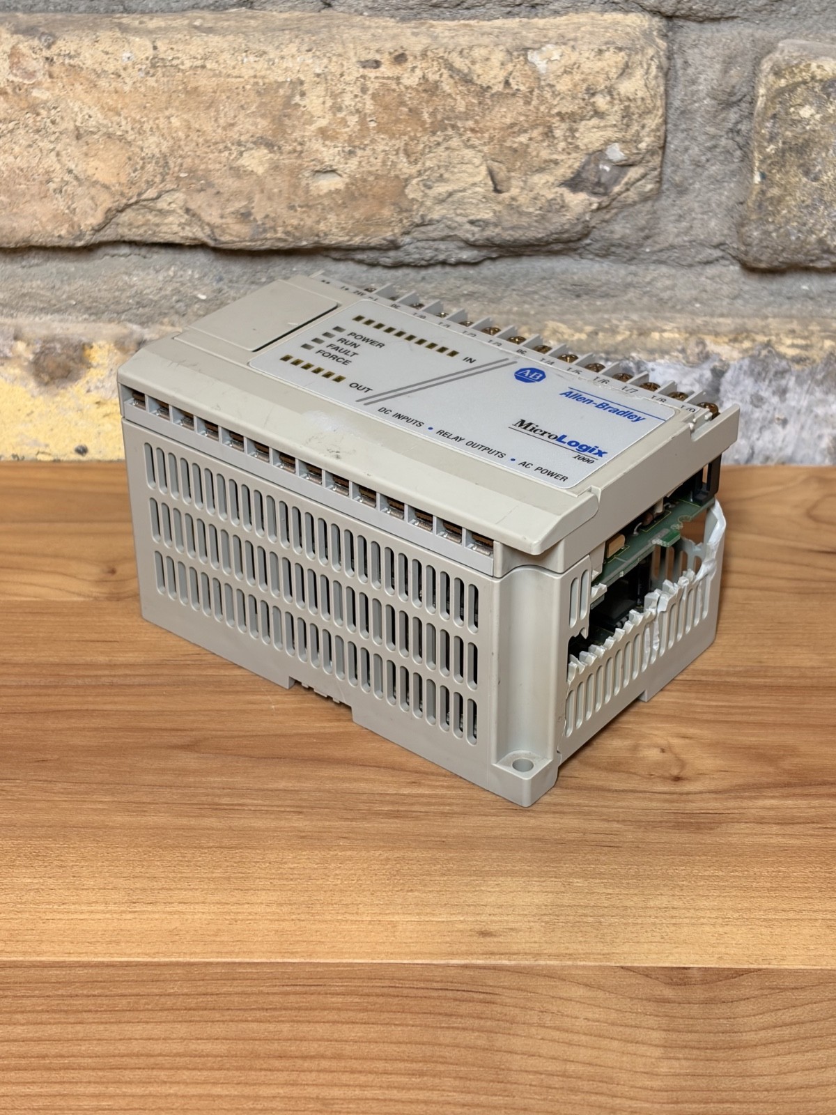 Allen-Bradley 1761-L16BWA Series C Micrologix 1000 I/O PLC Module 1761L16BWA