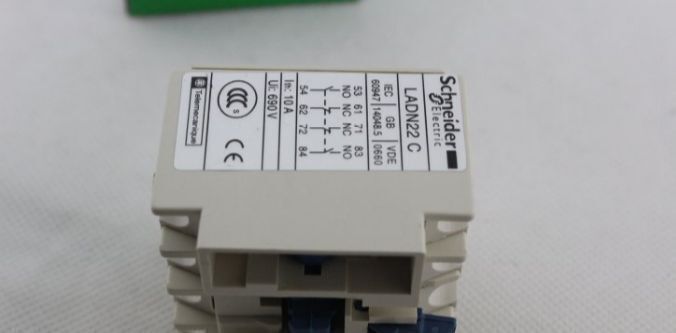 LADN22C LA-DN22C New in box Schneider Contactor free shipping #LRR