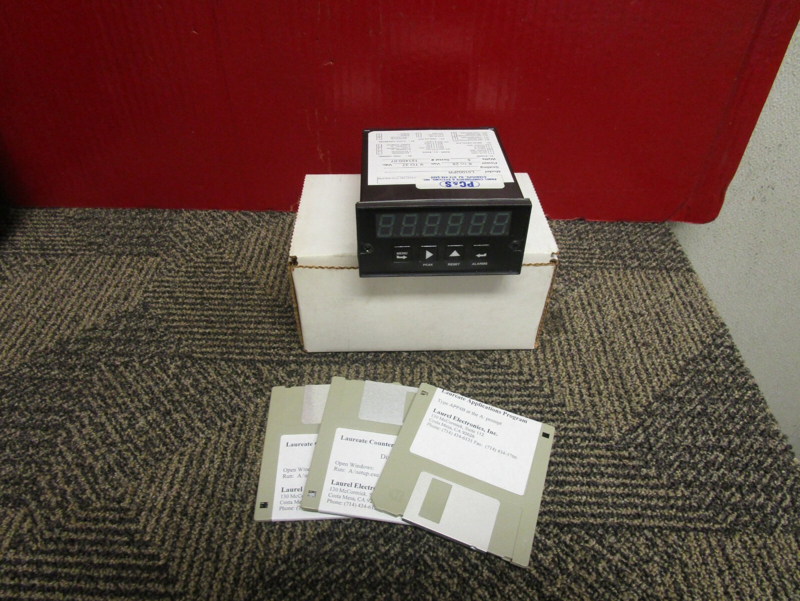 NEW LAUREL ELECTRONICS DIGITAL PANEL METER L51002FR 8-28Vac 9-37dc