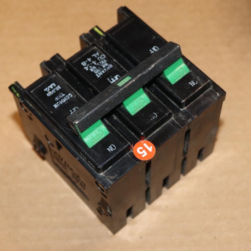 One Bryant BR330 3 Pole 30 Amp Breaker Green Plug In Breaker OG#15