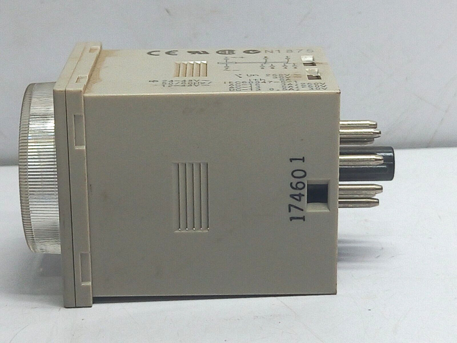 Omron H3CR-A8 Timer 24-48V 50/60Hz 12-48Vdc 5A 250Vac -2pc lot
