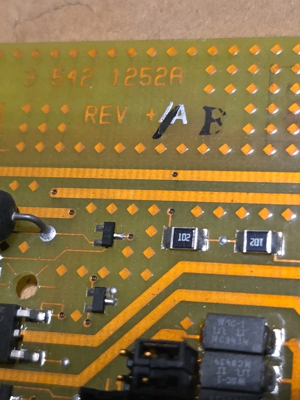 Cincinnati Milacron 3-542-1252A Rev B Output Board 35421252A