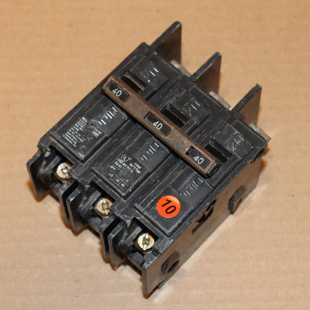 One Siemens ITE BQ3B040 3 Pole 40 Amp Bolt In Breaker OG#10