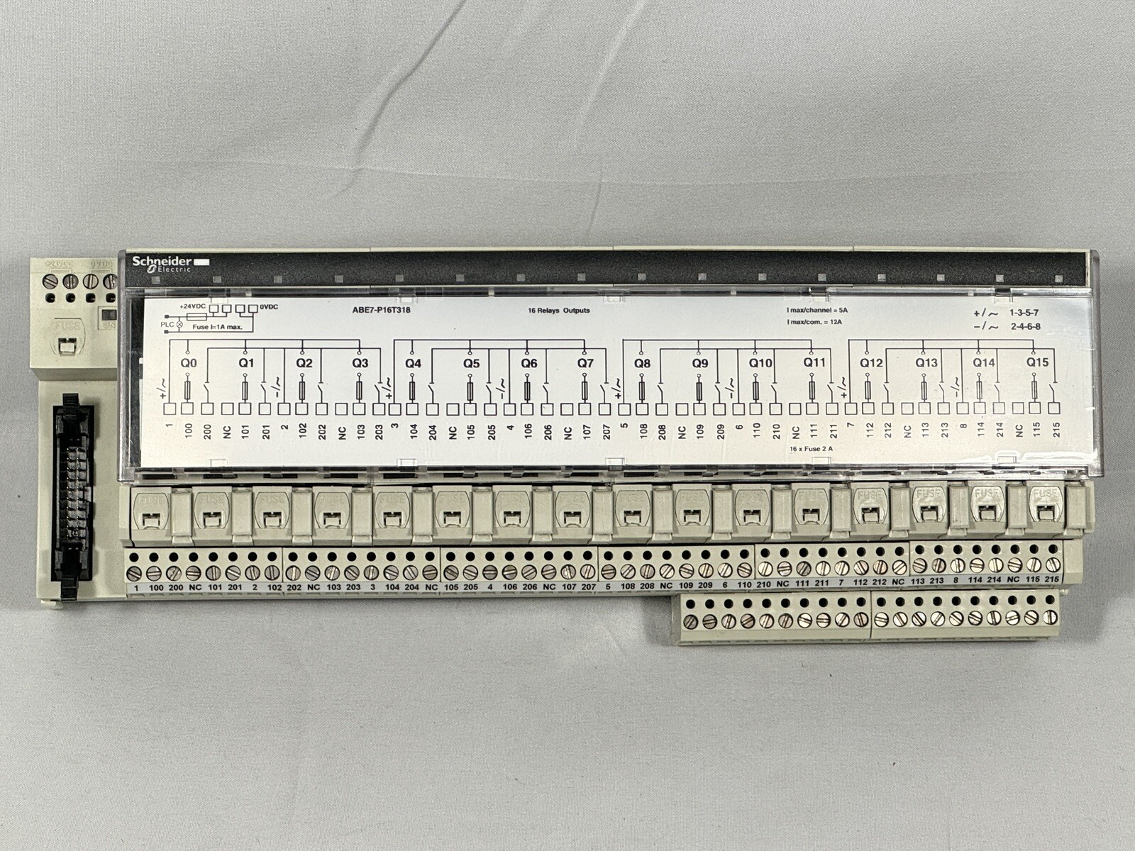 SCHNEIDER ELECTRIC 16 CHANNEL 2 OUTPUT MODULE P/N: ABE7P16T318 DIN RAIL MOUNT