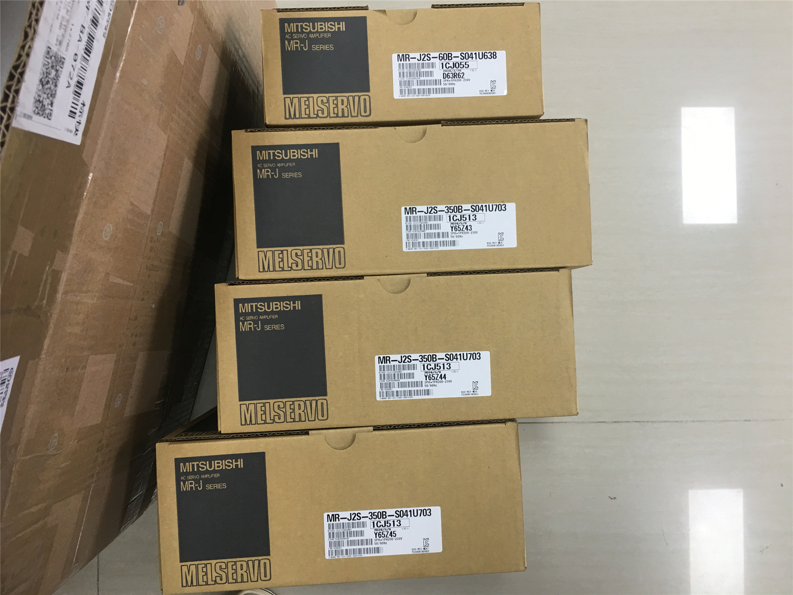 1pcs Brand new Mitsubishi with box MR-J2S-350B-S041U703