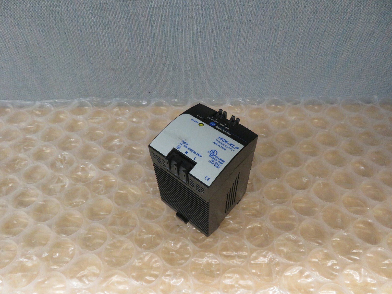 Allen-Bradley 1606-XLP95E Power Supply 24VDC 3.9A In 100-120VAC/200-240V (18344)