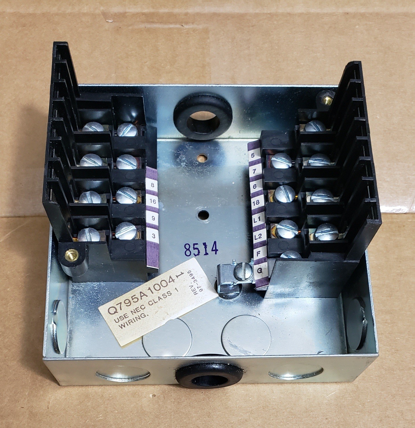 NEW HONEYWELL Q795A1004 WIRING SUBBASE Burner Control R7795