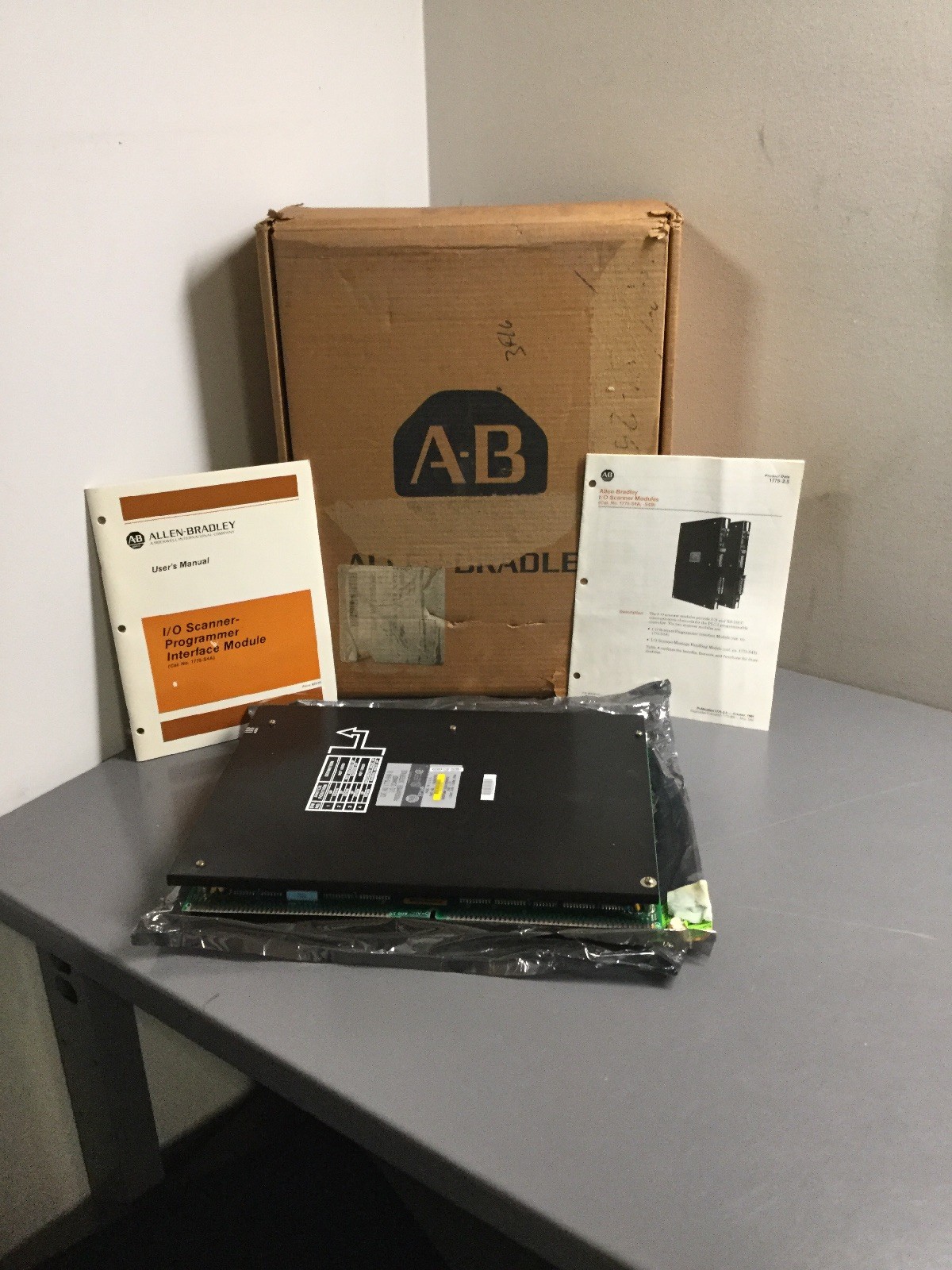 NEW, ALLEN BRADLEY, 1775-S4A, I/O SCANNER PROGRAMMER INTERFACE. (2-TOP)