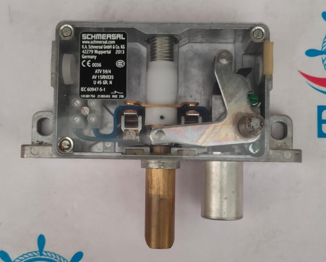 SCHMERSAL ATV 59/4 Door Locking System AV 15RHX35 U 45 GRAD N