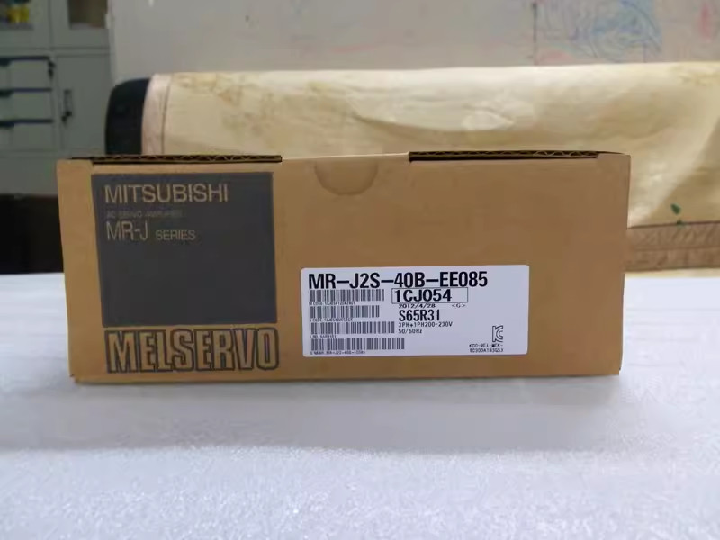 One Mitsubishi MR-J2S-40B-EE085 MRJ2S40BEE085 Servo Driver New