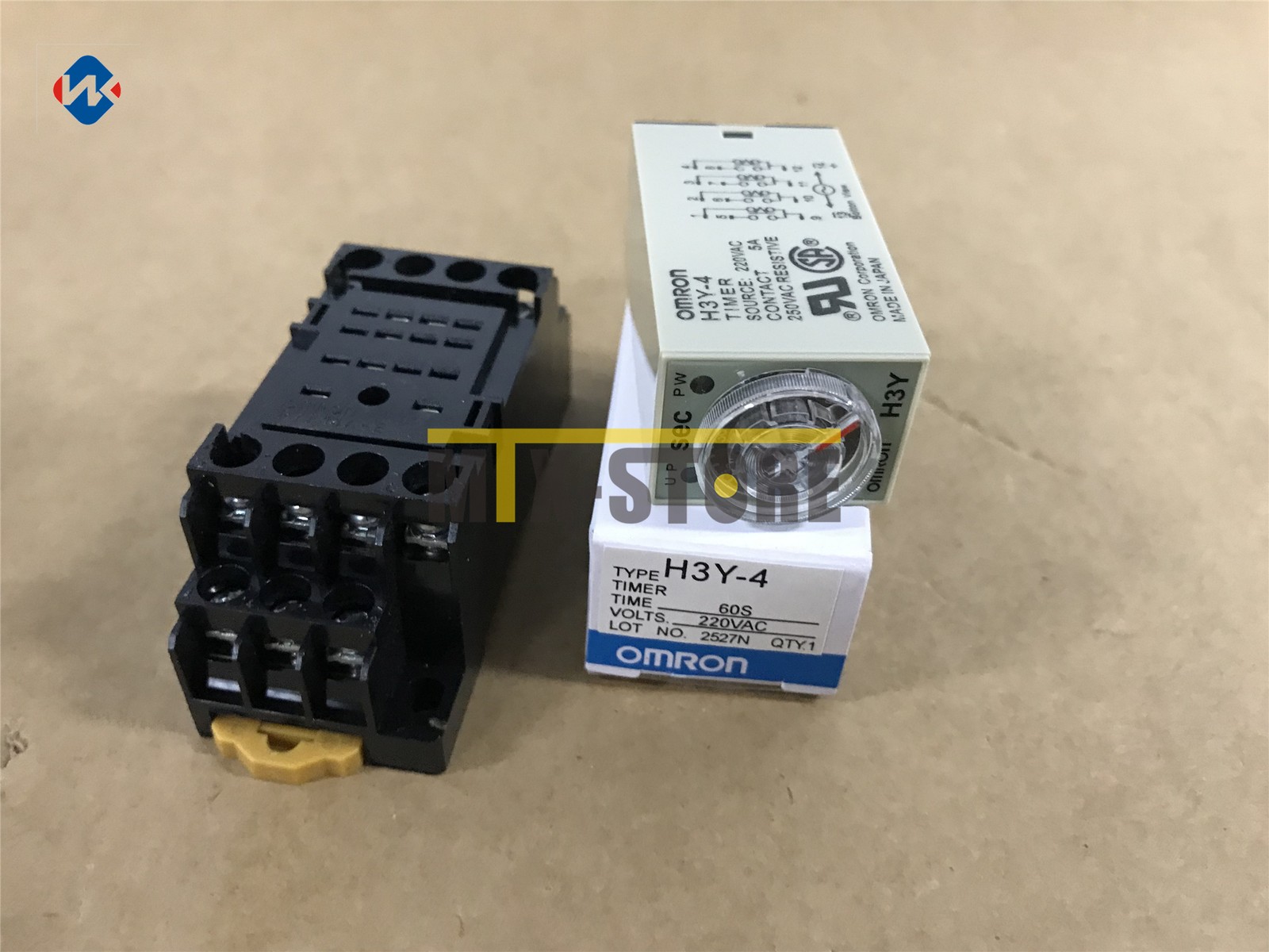 1PCS New OMRON PYFZ-14A-E Relay Base Socket with relay H3Y-4 replce PYF14A-E