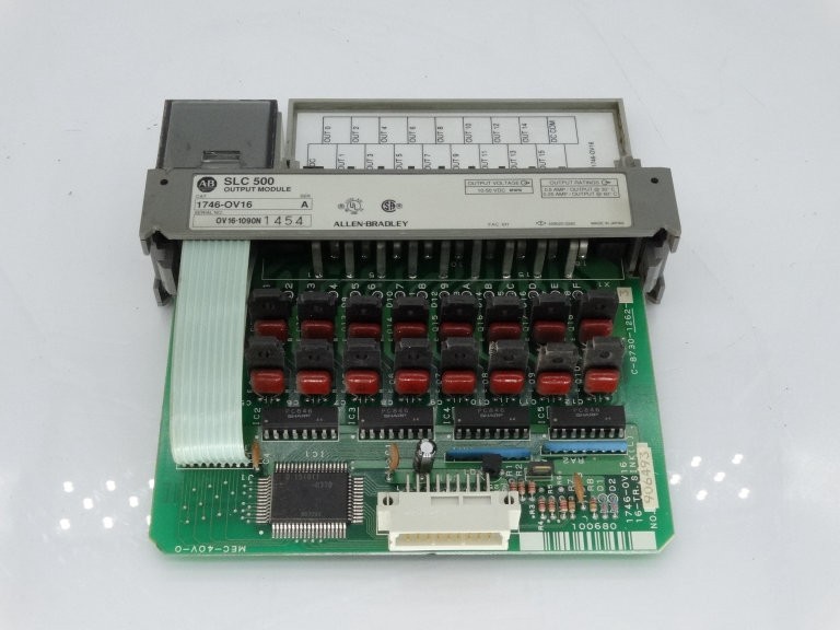ALLEN BRADLEY 1746-OV16 SERIES A PLC MODULE