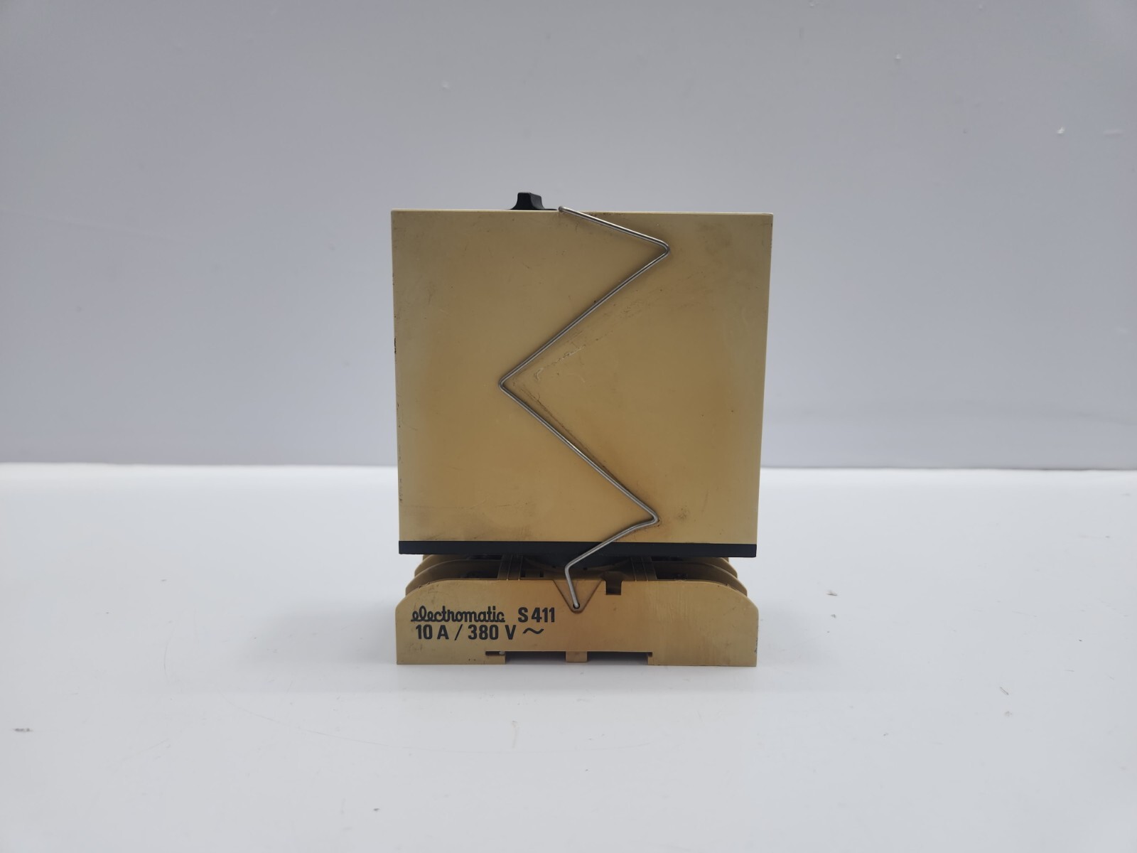 ELECTROMATIC SA 205 220 DELAY ON OPERATE TIMER WITH S411 RELAY SOCKET BASE