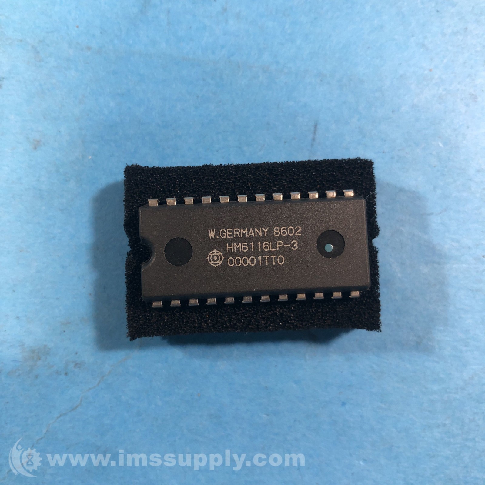 Hitachi HM6116LP-3 SRAM Memory FNIP