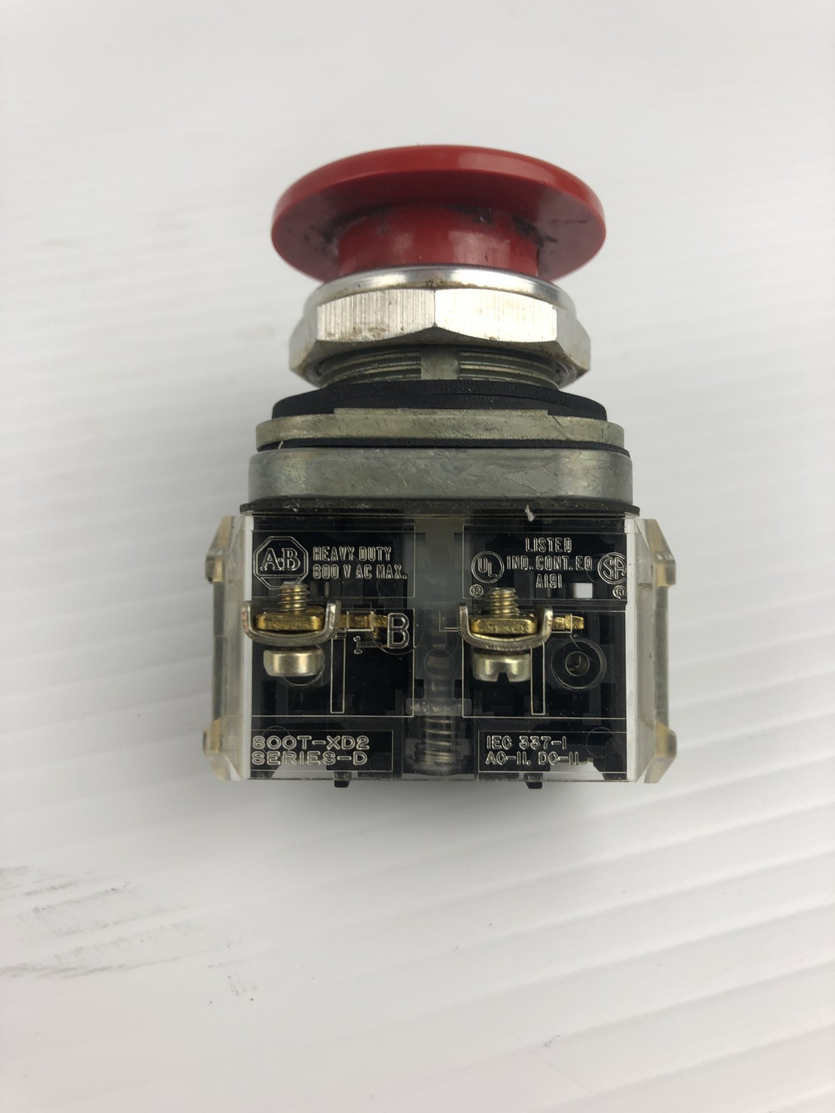 Allen Bradley 800T-XD2 Series D Push Button Red 800T-D Series T