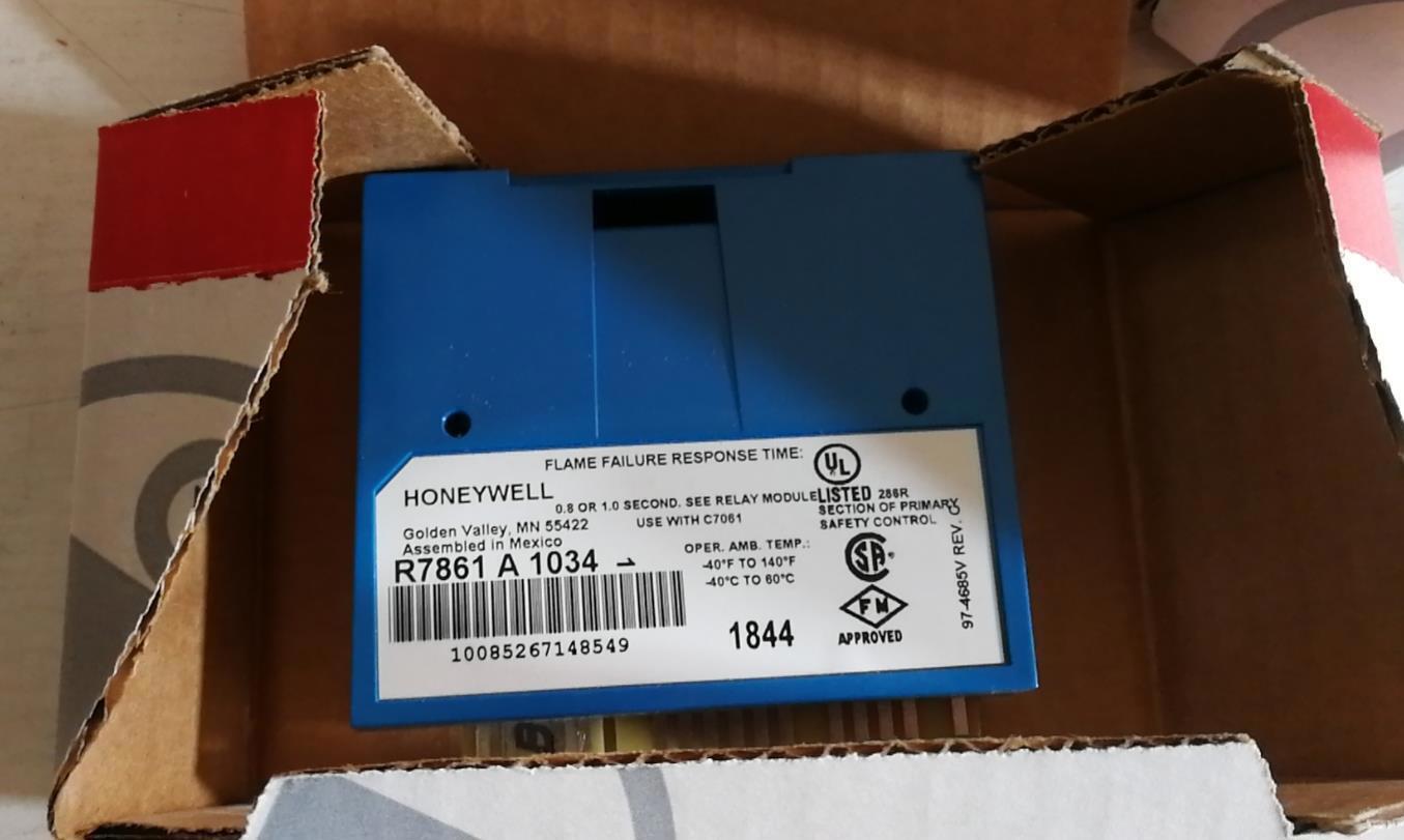 New Genuine HONEYWELL R7861A1026 Ultraviolet Flame Amplifier In Box