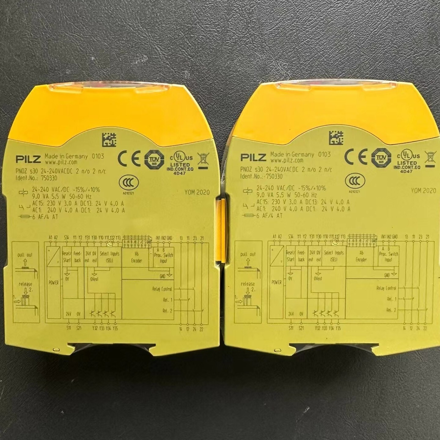 1pcs New PILZ 750330 PNOZ s30 24-240VACDC 2 n/o 2 n/c #b