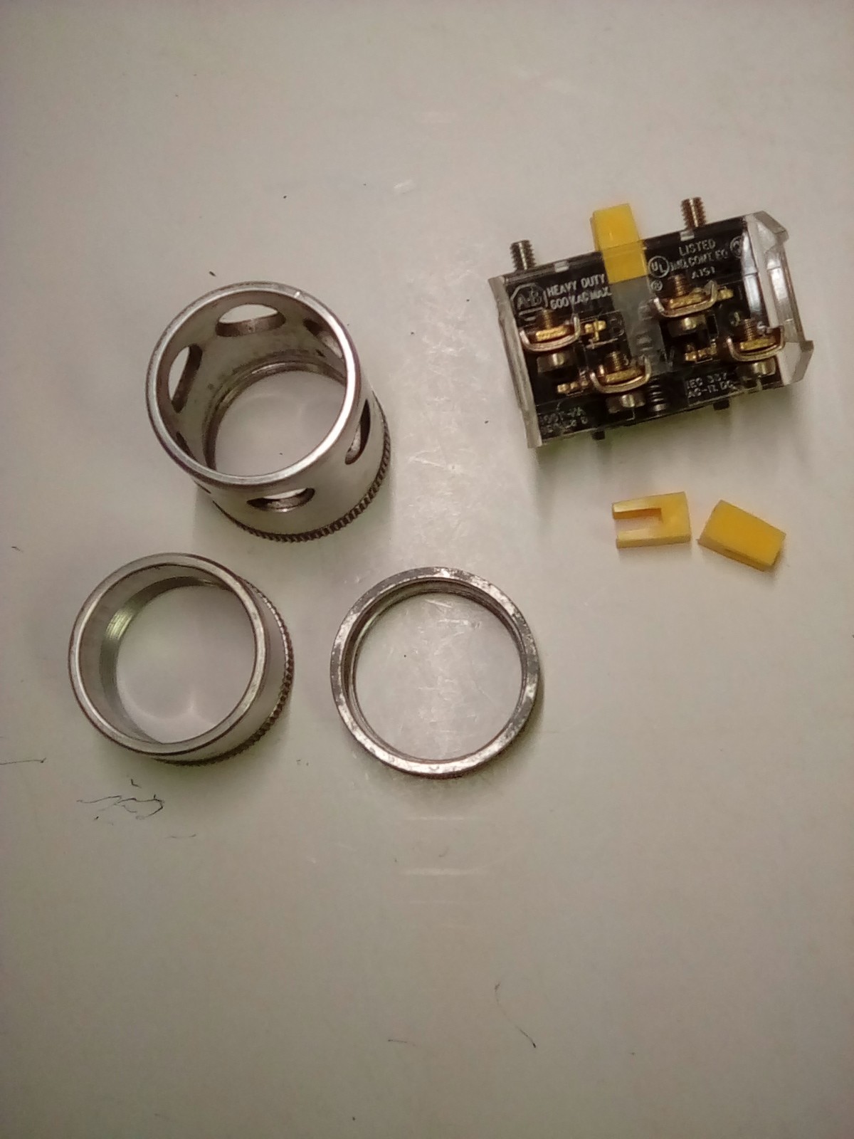 Allen Bradley 800T-XA1 30mm shallow contact block, 800T&800H 30 mms push buttons