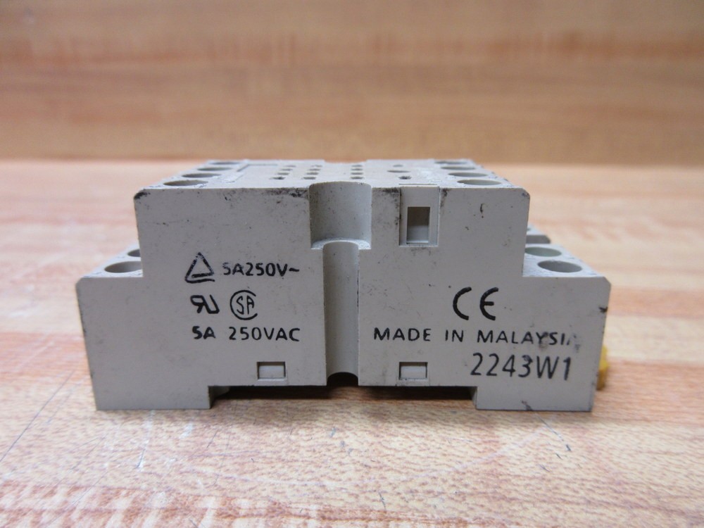 Omron PYF14A-N Relay Socket PYF14AN (Pack of 4)