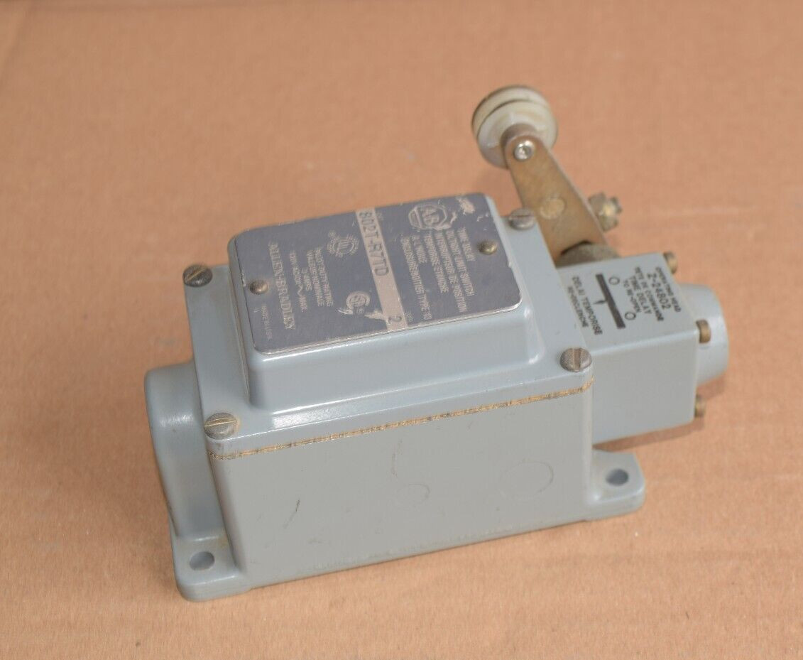 ALLEN-BRADLEY TIME DELAY OILTIGHT LIMIT SWITCH 802T-R7TD SERIES #213037-P2