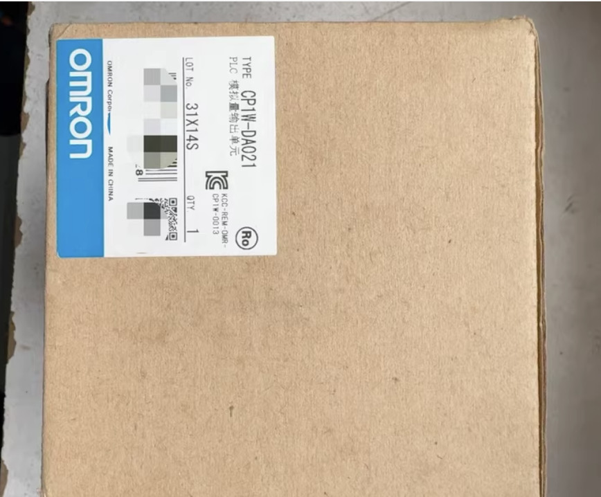 New In Box Omron CP1W-DA021 PLC module
