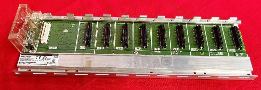 MITSUBISHI BASE UNIT, Q38B, 5 VDC, 0.124 AMP, 13″ LENGTH, 4″ WIDTH