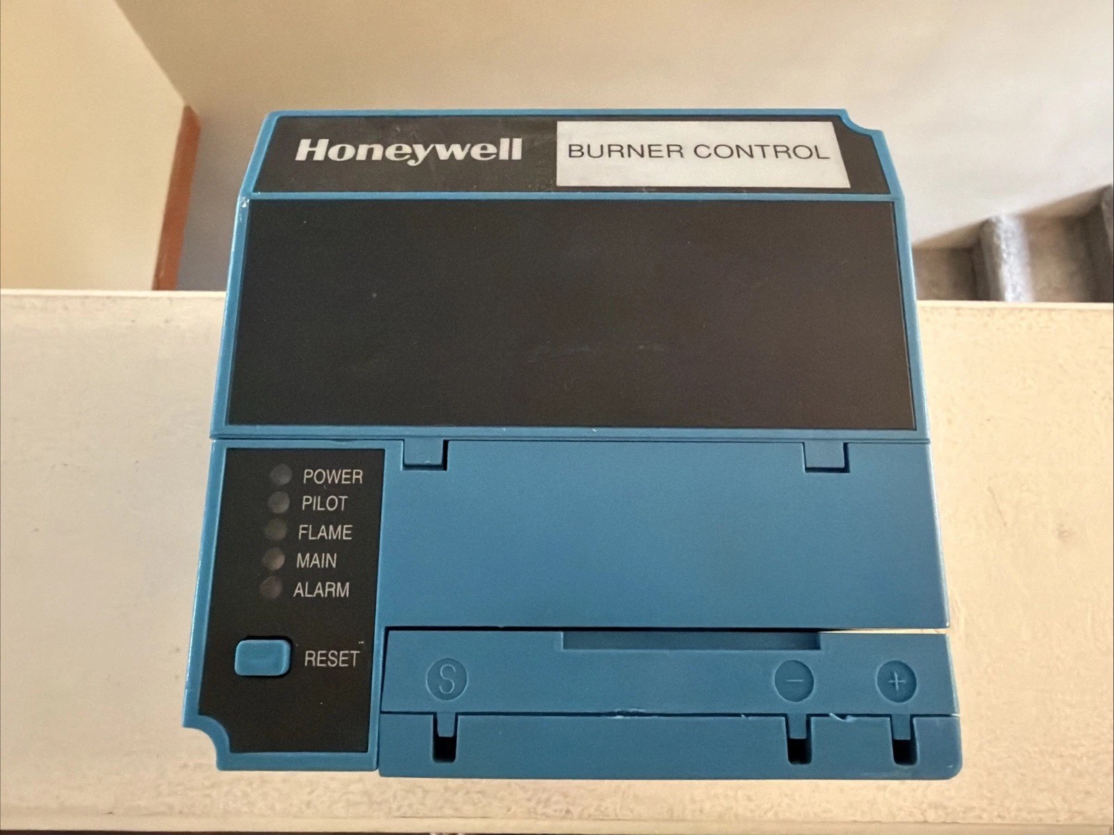 Used Honey Well Burner Control RM7895B1013 R7847A1033