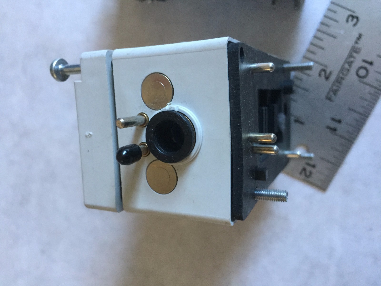 NEW KUHNKE 32-F-SW-MO,AIRBOX KU 32-F-SW-MO,PNEUMATIC SENSOR,M12 2X2E/2A-P,BJ
