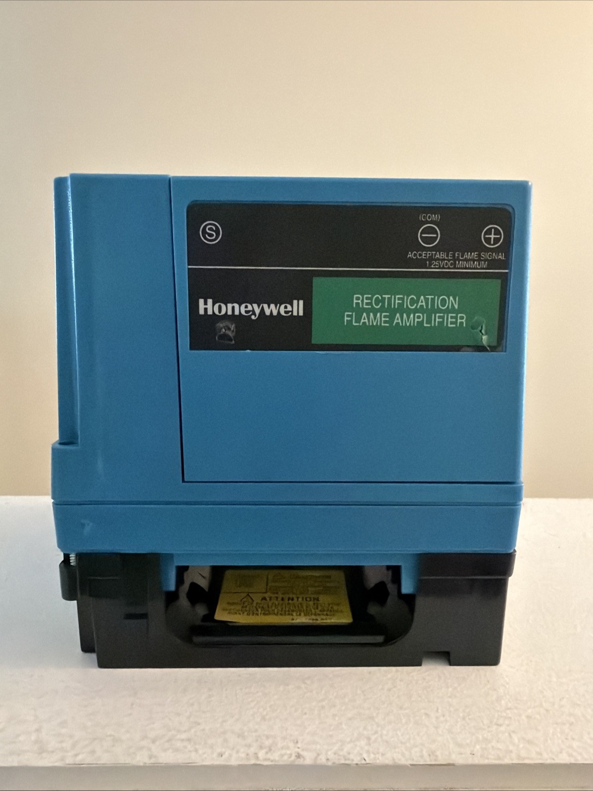 Used Honey Well Burner Control RM7895B1013 R7847A1033