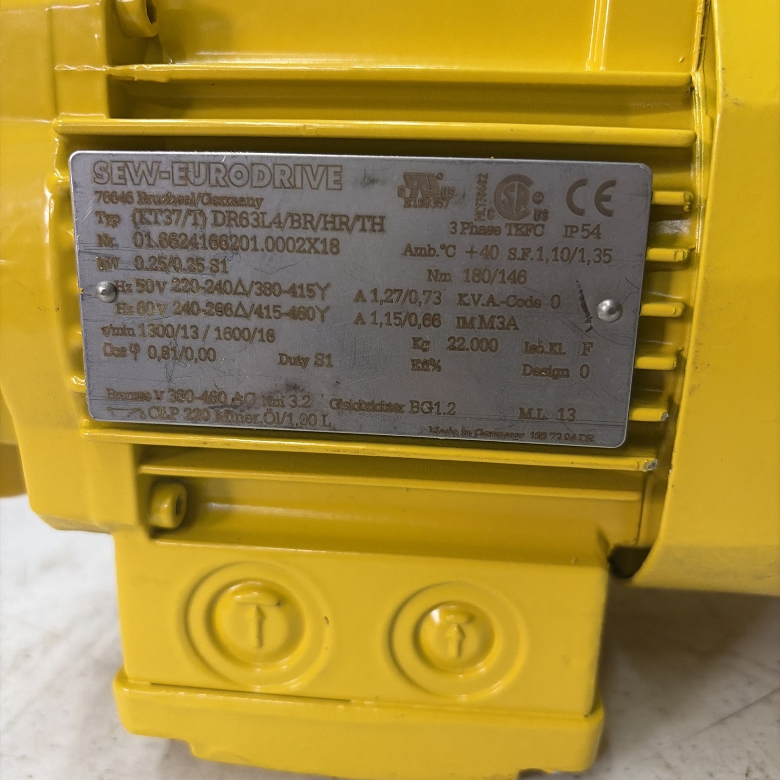 SEW-EURODRIVE KA37/T DR63L4/BR/HR/th 1600 RPM, 266/460V, 3P