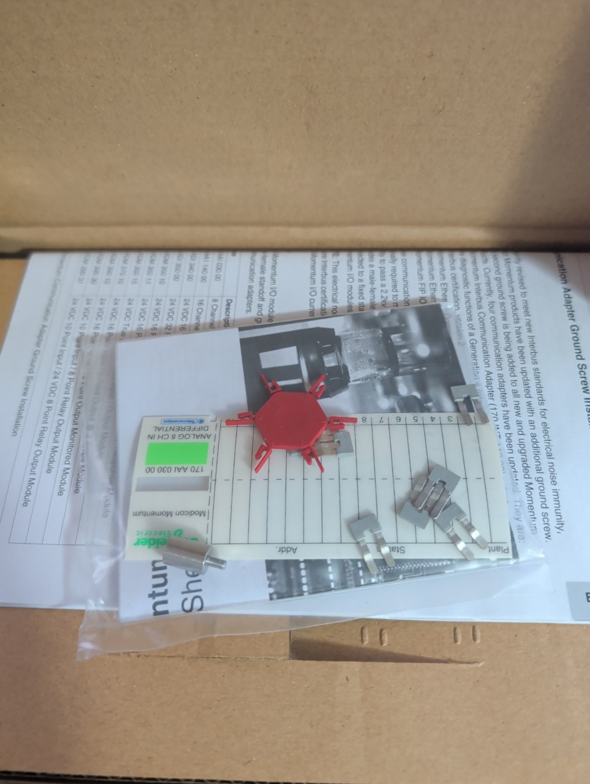 SCHNEIDER 170AAI03000 ANALOG INPUT 8 CH.DIFF ( NEW IN BOX )