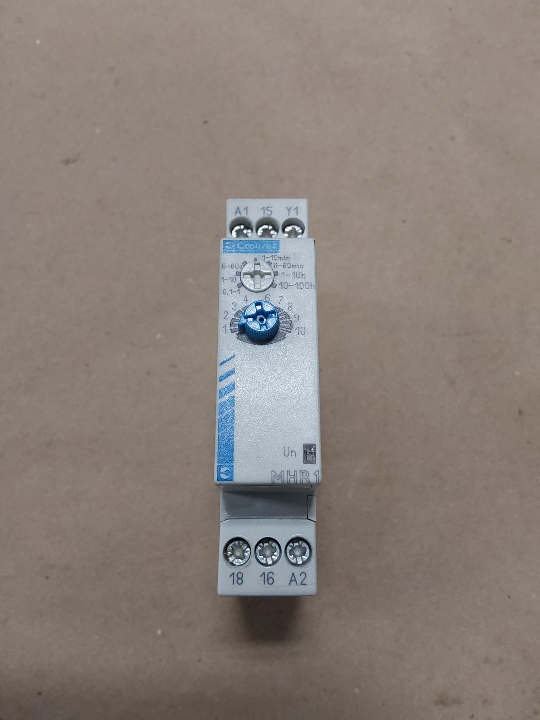 CROUZET MHR1 TIMER RELAY 0.1 sec-100 hours Din rail mount 24VDC, 24-240 VAC