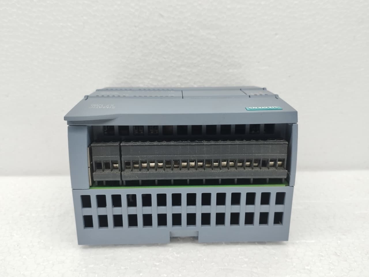 SIEMENS 6ES7 214-1AG40-0XB0 6ES7214-1AG40-0XB0 S7-1200 CPU 1214C CPU Module