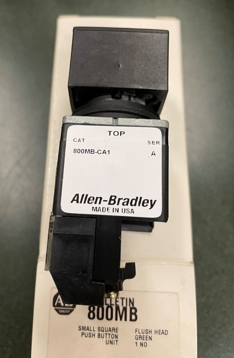 NEW ALLEN BRADLEY SMALL SQUARE PUSH BUTTON 800MB-CA1D1S SERIES A