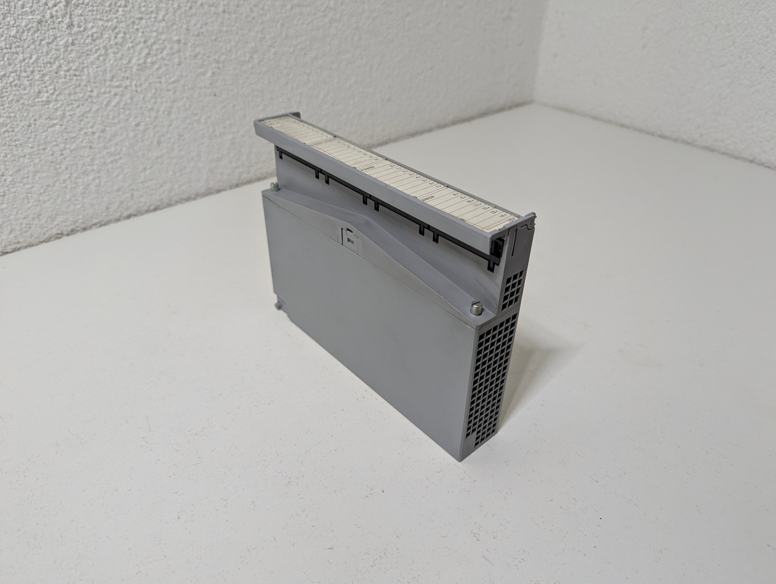 Schleicher UBA 32/A (C) No: 31409245 713 084 DIGITAL OUTPUT 32x24VDC 2A PLC I/O