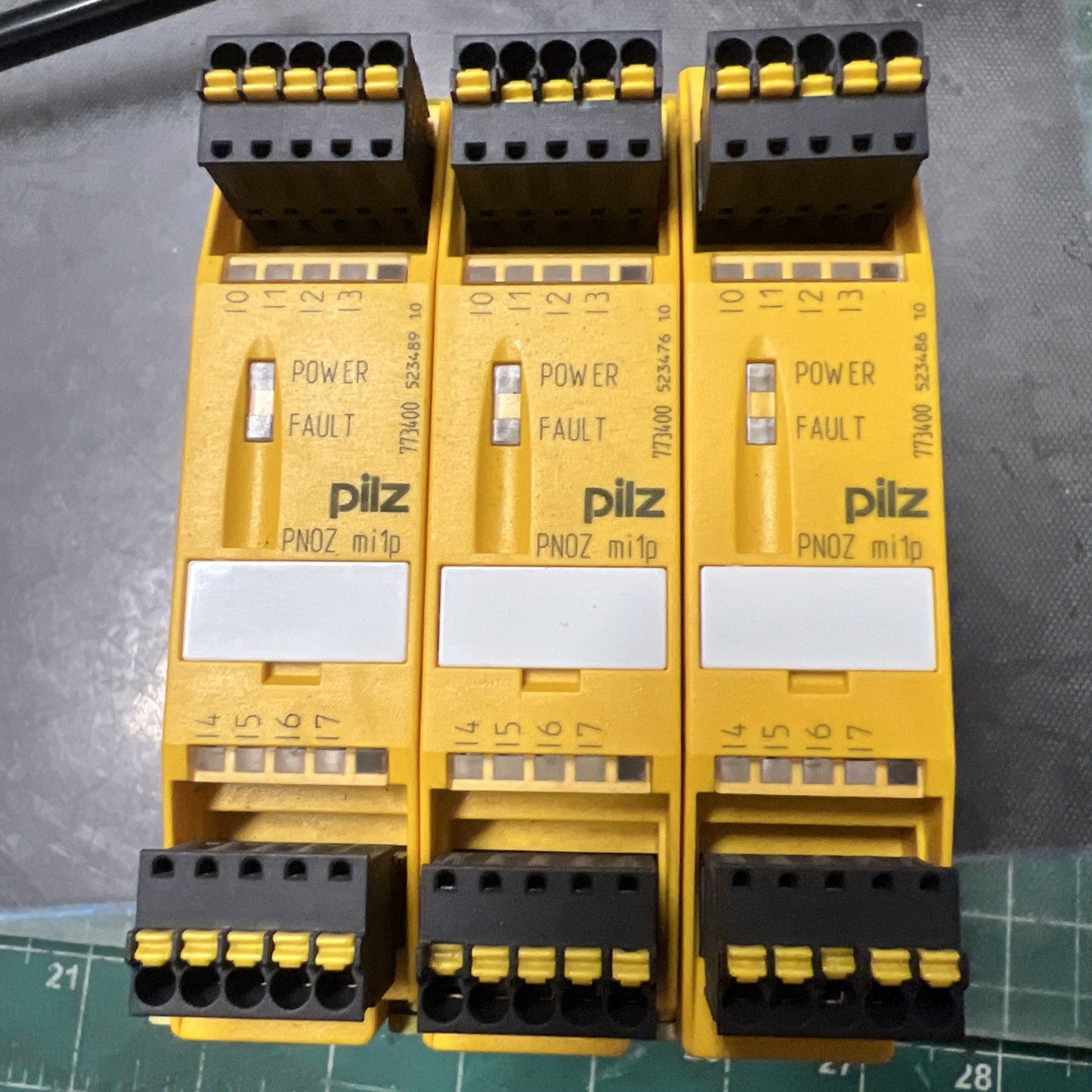 PILZ PNOZ MI1P (IDENT NO:773400) 8 INPUT CONTROLLER IO EXPANSION MODULE Lot Of 3
