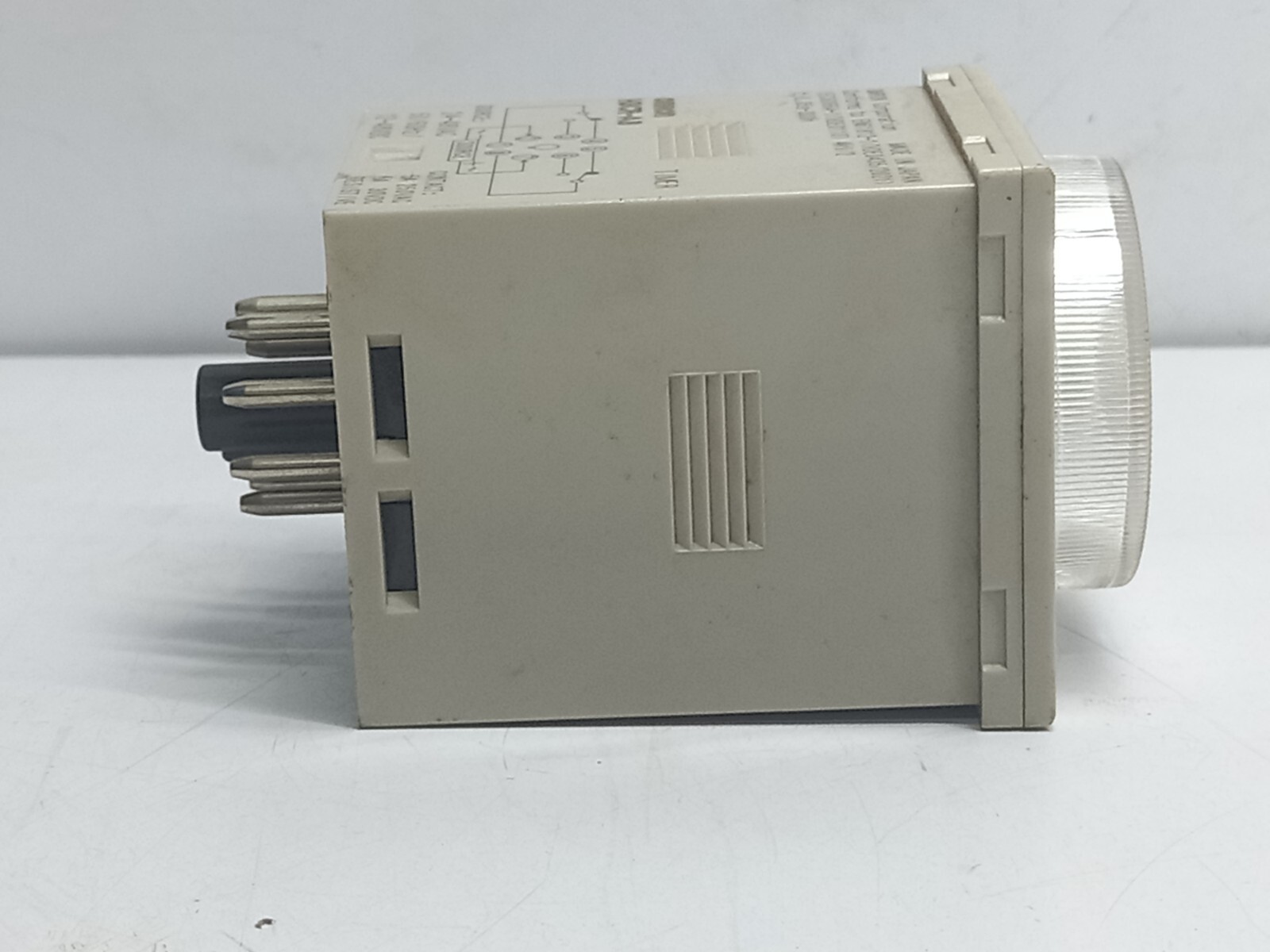 Omron H3CR-A8 Timer 24-48V 50/60Hz 12-48Vdc 5A 250Vac -2pc lot