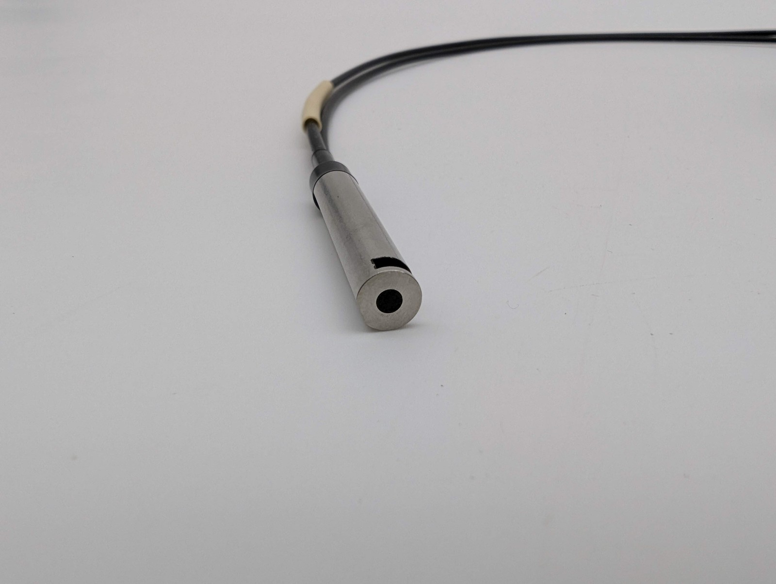 Omron E32-D14L Diffuse Fiber Optic Sensor 2m Len 6mm Dia Right Angle Head