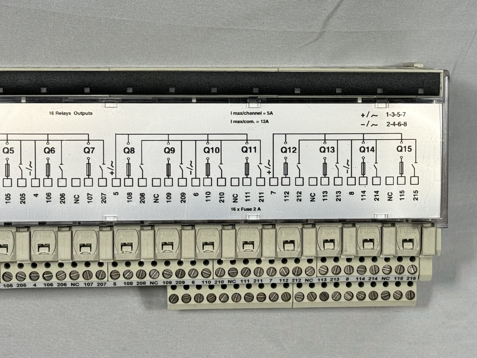 SCHNEIDER ELECTRIC 16 CHANNEL 2 OUTPUT MODULE P/N: ABE7P16T318 DIN RAIL MOUNT