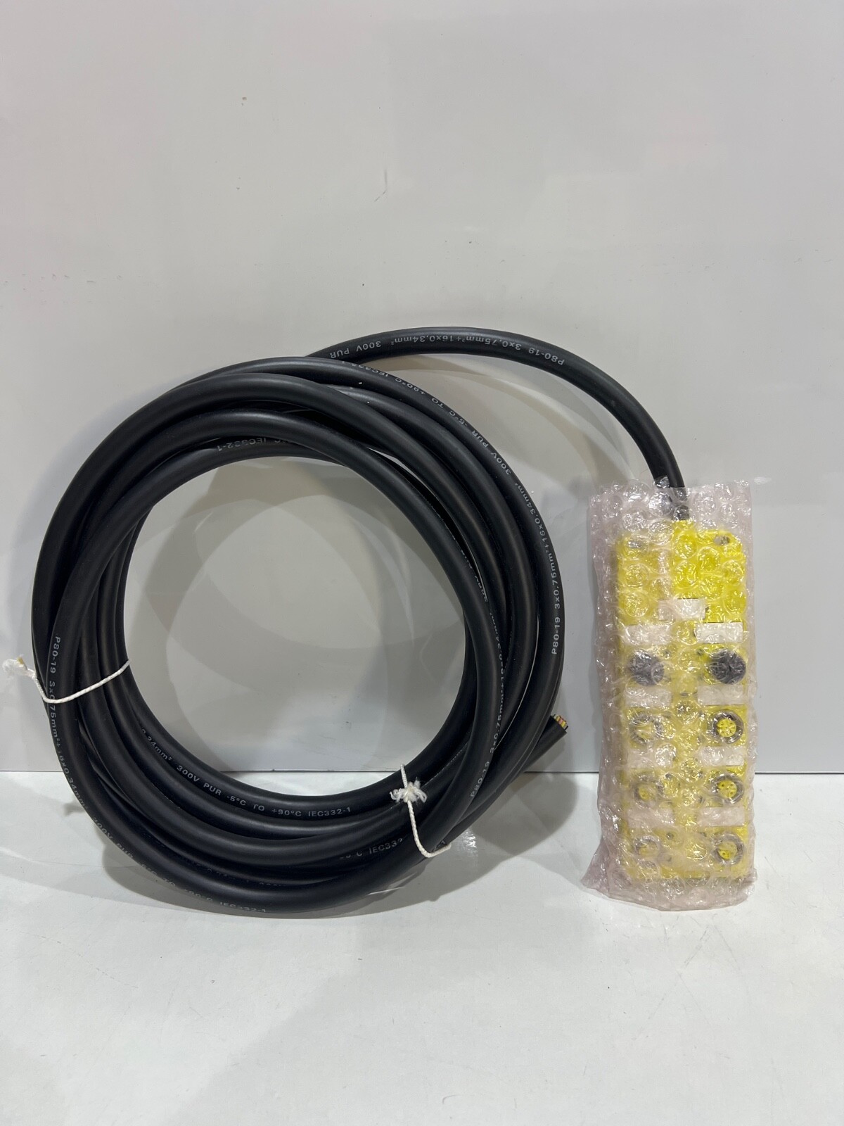 Balluff C04T8R00PB050M Splitter and Junction Block