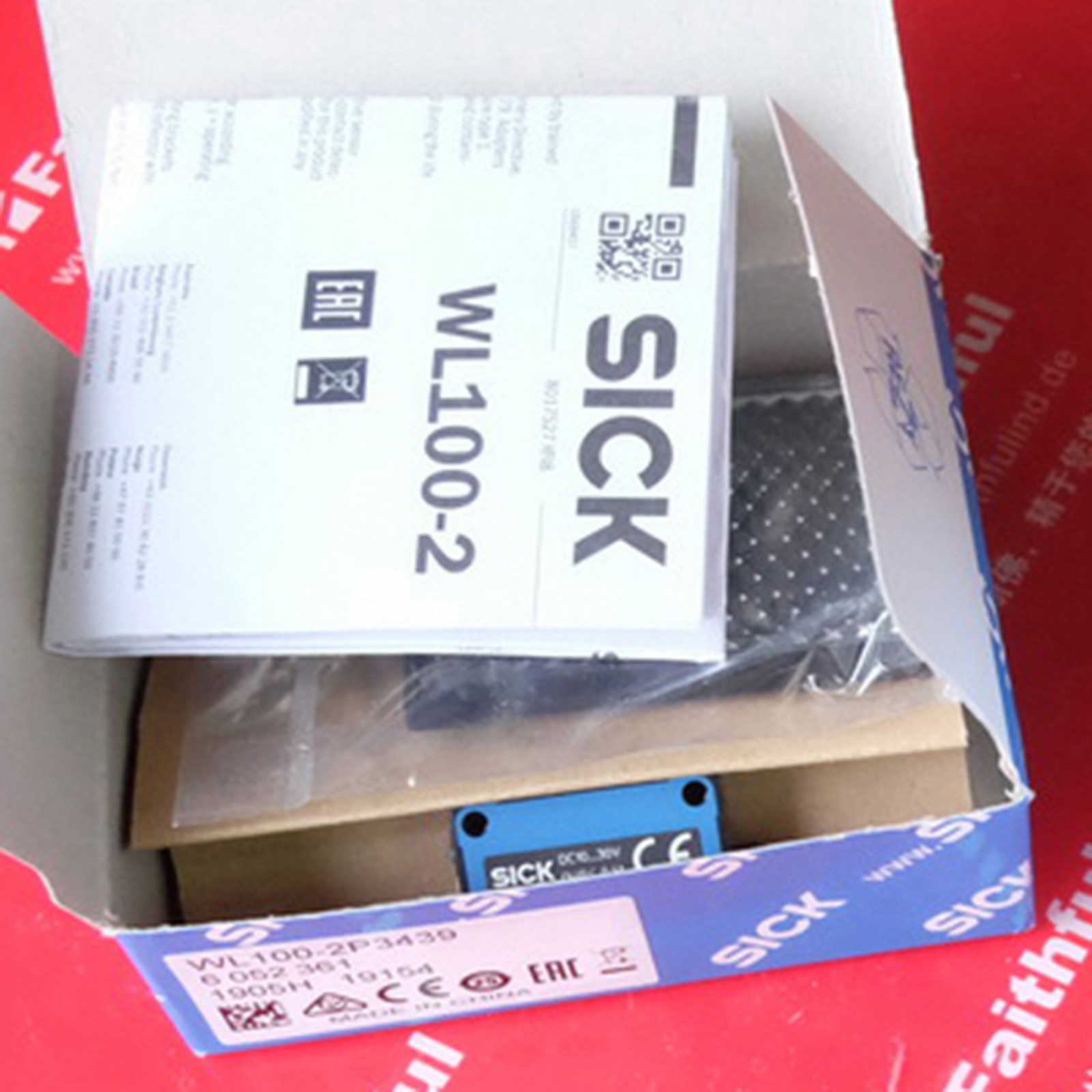 one NEW SICK WL100-2P3439 Photoelectric Sensor Free shipping
