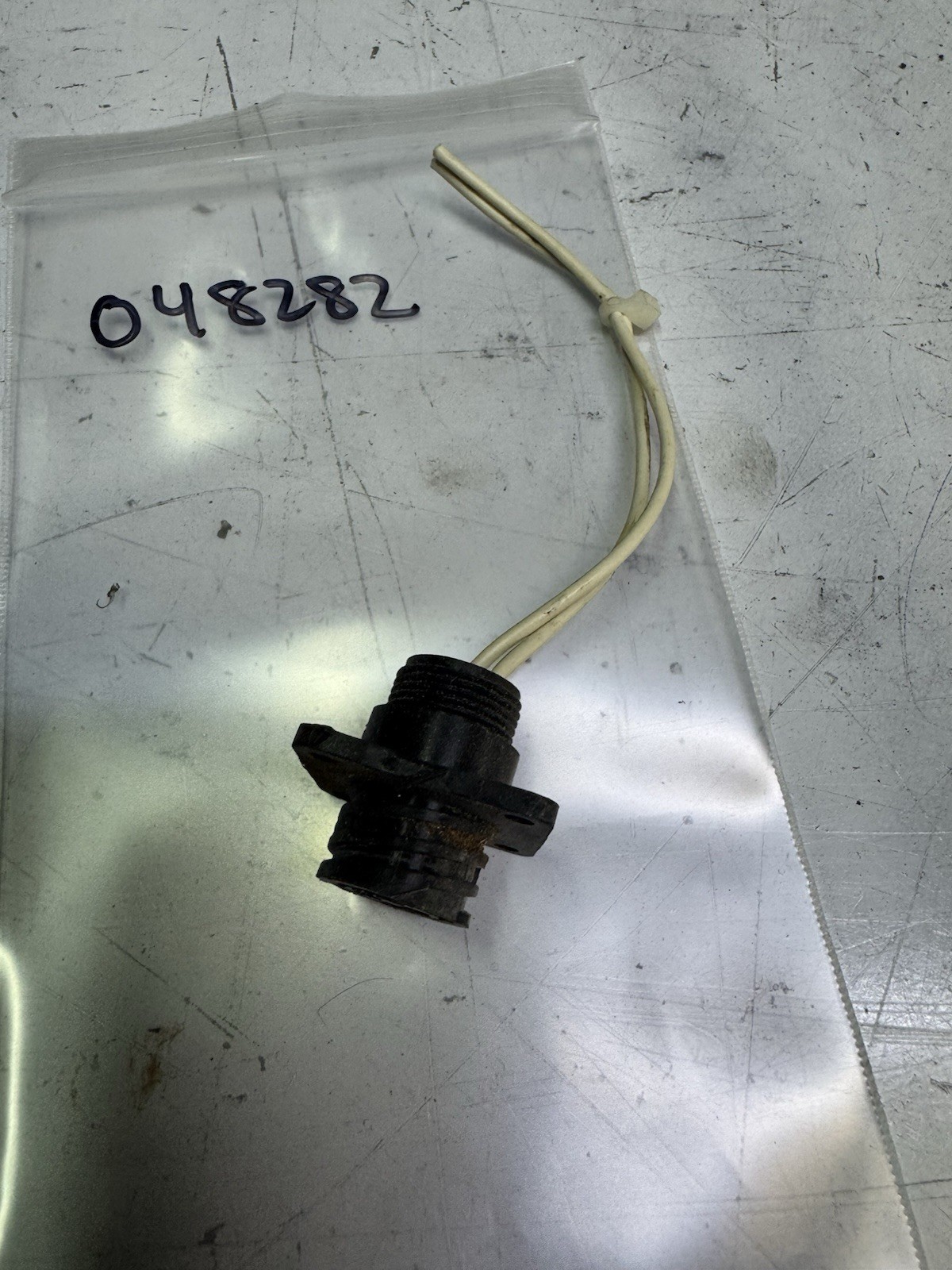 048282 trigger receptacle For MM 140 Auto Set Miller Welder Parts Used Tested