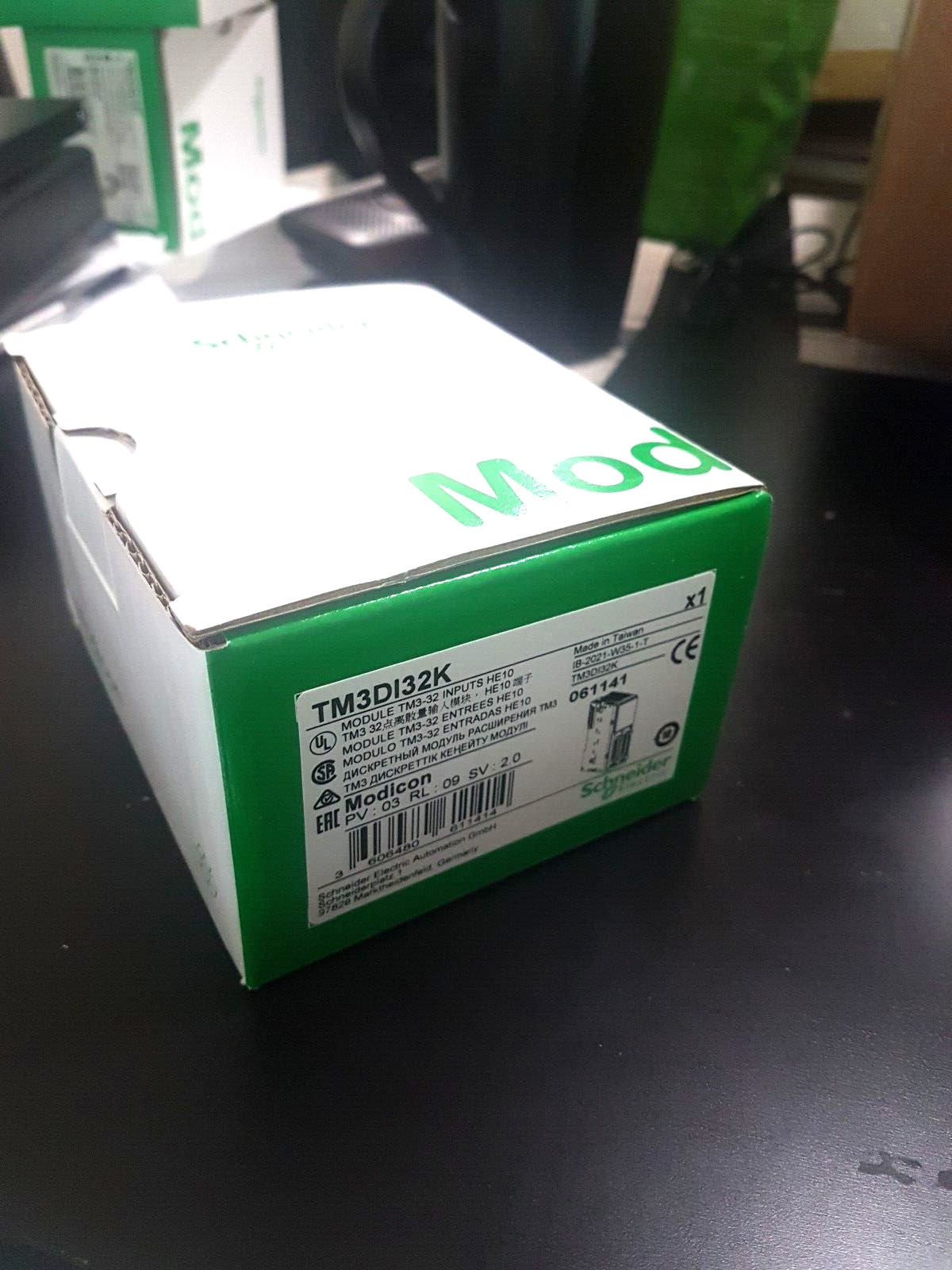 Schneider TM3DI32K Modicon TM3-32 Discrete Input, 24 VDC, 32 Inputs, Brand New