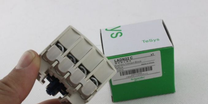 LADN22C LA-DN22C New in box Schneider Contactor free shipping #LRR
